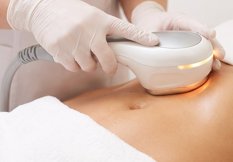 Body contouring and body treatment session at CaraBella Skin